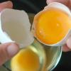 Eier enthalten Vitamine - zum Beispiel Vitamin B12. Das ist eines der für Diabetiker besonders wichtigen Vitamine.