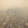 Der Rauch schwerer Waldbrände in Kanada hat Teile der US-Ostküste eingehüllt und in der Millionenmetropole New York für die schlechteste Luftqualität seit Jahrzehnten gesorgt.