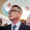 Thomas de Maizière vor drei Jahren zu Besuch in einer niedersächsischen Moschee.  	