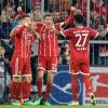 James Rodriguez, Franck Ribery, Thomas Müller und David Alaba vom FC Bayern München jubeln über den Treffer zum 5:0.
