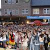 Bei der Fußball-Europameisterschaft vor zwei Jahren verfolgten auf dem Stadtmarkt Tausende auf Großleinwand die Spiele der deutschen National-Elf.  
