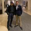 Schauspieler Terence Hill (links) mit Hoteldirektor Theodor Gandenheimer im Hotel Drei Mohren. 