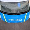 Ein Unbekannter hat ein geparktes Auto in Bertoldsheim angefahren und sich dann aus dem Staub gemacht.