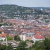 Hausdächer in einem Innenstadtbezirk der baden-württembergischen Landeshauptstadt.