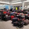 Tausende Koffer sind über Weihnachten am Flughafen München liegen geblieben, das Bild entstand am 24. Dezember. Wegen des Wetters waren viele Flüge ausgefallen. Das Gepäck muss nun zugeordnet werden.