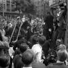 Pressevertreter fotografieren die Tumulte vor dem Schöneberger Rathaus in Berlin am 02.06.1967. 