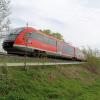 Vor 50 Jahren, am 17. Mai 1971, entgleisten bei Kellmünz mehrere Waggons eines Schnellzugs. Fünf Menschen starben, 27 wurden schwer verletzt. Unser Bild zeigt die Unglücksstelle heute, 150 Meter nördlich Bahnübergang Steinweg.