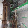Während der laufenden Sanierungsarbeiten in der Wallfahrtskirche Maria Loreto auf dem Kobel in Westheim ist der Seitenaltar in Folie eingepackt. 