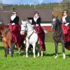 Mit traditionellen Gewändern und gestriegelten Pferden geht es für die Teilnehmer des Leonhardiritts bald wieder durch die Straßen Tiefenbachs. Unser Bild entstand beim Ritt im Jahr 2013. 