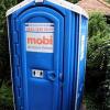 Ein größerer Böller wurde offenbar in einer mobilen Toilette in Hollenbach gezündet. Jetzt sucht die Polizei Zeugen.