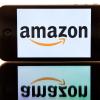 Amazon-Logo auf einem iPhone: Bringt der Online-Händler bald ein eigenes Smartphone auf den Markt?