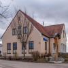 Das Dachgeschoss des Villenbacher Rathauses soll ausgebaut werden, um einen Versammlungsraum für die Dorfgemeinschaft und Vereine zu haben. Von außen wird dann eine Fluchttreppe vom großen, mittleren Fenster zu sehen sein.  