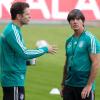 Sind nach dem WM-Debakel gefordert: Bundestrainer Joachim Löw (r) und DFB-Teammanager Oliver Bierhoff.