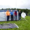 Den Fieldday der Amateurfunker haben (von links) Joachim Hummel, Robert Lachmann, Klaus Welter und Andi Nützel vorbereitet. Die PV-Anlage (vorne auf dem Boden) lieferte den Strom zum Funken. 