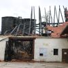Bis auf die Grundmauern abgebrannt ist ein Stadel im Ederheimer Ortsteil Hürnheim. Bei dem Brand starben ein Rind und sieben Schweine. Knapp 50 Tiere konnten in Sicherheit gebracht werden. 