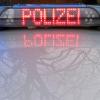 Nach einem Unfall bei Nordendorf sucht die Polizei nach einem Autofahrer. 