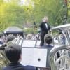 Unter der Leitung von Josef Christ präsentierte die Junge Bläserphilharmonie Ulm auf der Dianawiese ihren Fans auch Auszüge aus der Queen-Symphonie von Tolgar Kashif, die im Juli auf der Ulmer Wilhelmsburg bei zwei Open-Air-Konzerten am 22. und 23. Juli zur Aufführung kommt.  