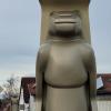 So sehen sie aus, die neuen Löwenmensch-Skulpturen, die nun an den Ortsrändern von Asselfingen stehen. Das Design  hat die Unterelchinger Firma Busse Design erstellt.