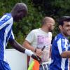 Strahlende Gesichter: Alpha Dia (links) und Hassan Kawa (rechts) feierten mit der „Zweiten“ des BSV Neuburg im Derby gegen den SC Feldkirchen einen deutlichen 4:0-Erfolg.  	