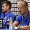 Erklärte Freunde des Gerstensaftes: Finnlands Trowart Lukas Hradecky (l) und Joel Pohjanpalo.