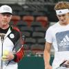 Tennis-Legende Boris Becker will dem jungen Talent Alexander Zverev mit Ratschlägen helfen. Eine Dauerlösung soll aus dieser Zusammenarbeit allerdings nicht werden. Nun muss Zverev das kommende Turnier in Acapulco ohne Unterstützung bestreiten.  	