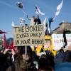 2013 forderten Flüchtlinge mit Protestmärschen und Kundgebungen wie hier in Berlin die Abschaffung der Residenzpflicht sowie eine raschere Arbeitserlaubnis.