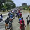 Eine überflutete Straße im südindischen Bundesstaat Kerala.