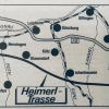 Vor 30 Jahren wurde schon einmal über eine neue Schnellbahntrasse von Ulm bis Augsburg quer durch den Landkreis Günzburg diskutiert. Jene sogenannte Heimerl-Trasse (schwarze Linie) lehnten Kommunalpolitiker und die Wirtschaft als unverhältnismäßig teuer und ökologisch unverträglich ab. Die gestrichelte Linie oben markiert die bestehende Bahntrasse.  	