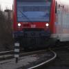 Zugstrecke bei Gerlenhofen (Neu-Ulm): Die 89-Jährige hatte das rote Blinklicht am Bahnübergang nicht bemerkt.