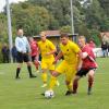 Adnan Agirbas (am Ball) und der SV Beuren setzten sich gegen die Spielgemeinschaft aus Roggenburg durch.