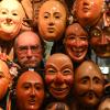 Der pensionierte Lehrer Michael Stöhr hat in Diedorf knapp 10.000 Masken und Larven aus der ganzen Welt in einem Museum zusammengetragen. Immer wieder sind in der Galerie auch wechselnde Ausstellungen zu sehen.
