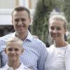Alexej Nawalny  mit seiner Familie. Der Putin-Kritiker befindet sich noch immer in ernstem Zustand. 