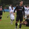 Wie die begossenen Pudel standen die Kicker des SV Cosmos Aystetten nach der 3:4-Heimniederlage gegen den FV Illertissen II im Regen. Patrick Szilagyi, Emre Kurt und Baris Kus (von rechts) konnten es nicht fassen, dass die Gäste in der nachspielzeit noch den Siegtreffer erzielt hatten. 