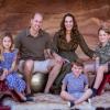 Wenigstens auf der diesjährigen Weihnachtskarte von Prinz William, seiner Frau Kate und ihren drei Kindern Charlotte, George (rechts) und Louis herrscht Harmonie. 	