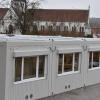 Seit Anfang November wird ein Teil der Krippenkinder in Kaisheim in diesem Container-Provisorium unterhalb des Schulzentrums betreut.