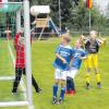 Unhaltbar: Das Tor für die F-Junioren aus Binswangen gegen Holzheim – 1:1. Das 90-jährige Gründungsjubiläum des FCW wurde groß gefeiert.   