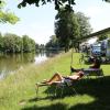 Viele der Wohnmobilisten in diesem Jahr kommen nicht zum ersten Mal an den Oettinger Stellplatz an der Wörnitz. Vier Tage dürfen sie bleiben. Vier Tage genießen sie die Ruhe am Wasser. Geht da in Zukunft noch mehr? 	