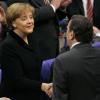 Gerhard Schröder gratulierte Nachfolgerin Angela Merkel 2005 bei der Machtübergabe.