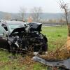 So sah das Auto von Stefan Lehmann aus, nachdem er im April 2021 an der A7-Anschlussstelle Altenstadt an einen Baum geprallt war. Aktive der Feuerwehr Illertissen hatten ihn gerettet.