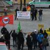 Wenige Teilnehmer, aber viele Polizisten im Einsatz: so sah es am Samstag bei der Kundgebung am Jakobsplatz aus. 