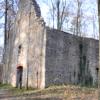 Der wohl bekannteste, mystische Ort im Landkreis ist die Uhlbergkapelle. Im Internet ist der Ort oft beschrieben und wird als „Lost Place“ (verlorener Platz“) mit Spukpotenzial gehandelt. Leider hinterlassen die Besucher oft Scherben, Dreck und weitere Spuren des Vandalismus. 
