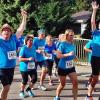 Die Rieder Gruppe in ihren blauen Trikots beim Endlauf in Wolnzach. Kurz vor der Ziellinie ist die Freude groß. 