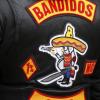 Der Angeklagte, ein mutmaßliches Mitglied der Rockergruppe Bandidos, soll 2011 zusammen mit einem Komplizen auf das Haus und das Auto eines verfeindeten Rockers geschossen haben. 