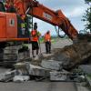 Am Montagvormittag sind die Bauleute angerückt, bis Ende Oktober soll der kombinierte Geh-, Rad- und Wirtschaftsweg von Deisenhofen nach Lutzingen fertiggestellt sein.