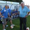 Möglichst lange an der Tabellenspitze der Kreisliga stehen bleiben wollen Langerringens Trainer Klaus Köbler (links) und Franz Strehle.  	