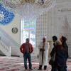 Führungen bieten Einblicke ins Innere der Moschee in Straß. Noch bis zum Sonntag wird dort gefeiert. 	<b>Foto: Iris Goefsky</b>
