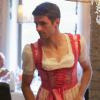 Thomas Müller im schmucken Dirndl. Zu sehen in der Doku "Die Mannschaft" ab 13. November im Kino.