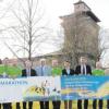 Organisatoren, zudem einige Sponsoren und Unterstützer des „4.Ipf-Ries-Halbmarathons“ vor dem kommenden Startplatz, dem Reimlinger Tor in Nördlingen.  