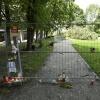 Noch liegt der umgestürzte Baum auf dem Spielplatz im Augsburger Stadtteil Oberhausen. Der Gutachter hat laut Stadt die Untersuchungen vor Ort beendet.