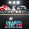 Beim Super Bowl LVII treten die Kansas City Chiefs (l) gegen die Philadelphia Eagles an.